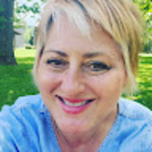 Meet your Posher, Angy